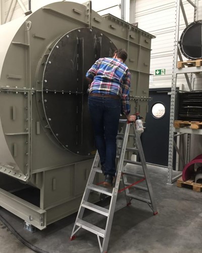 Our own service department can assist you on site and carry out tests and various measurements on site.